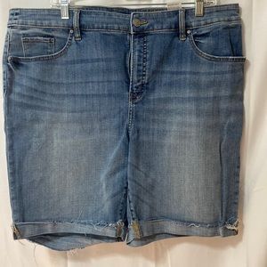 92% cotton. 6% polyester. 2% spandex